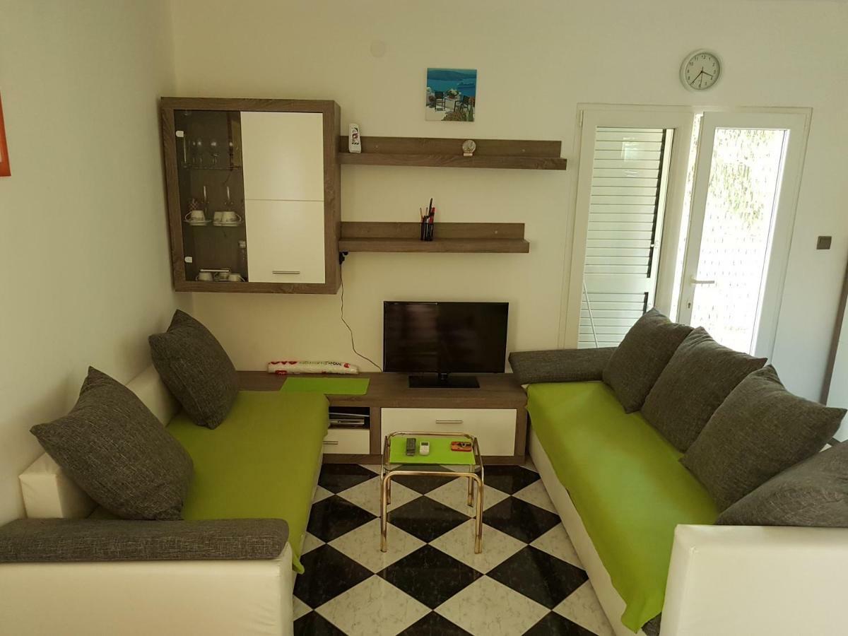 Apartment Mimosa Vir Luaran gambar