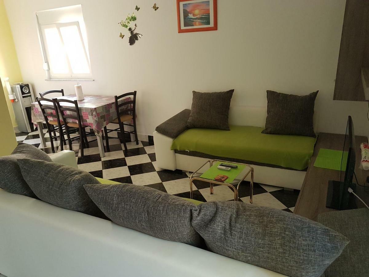 Apartment Mimosa Vir Luaran gambar