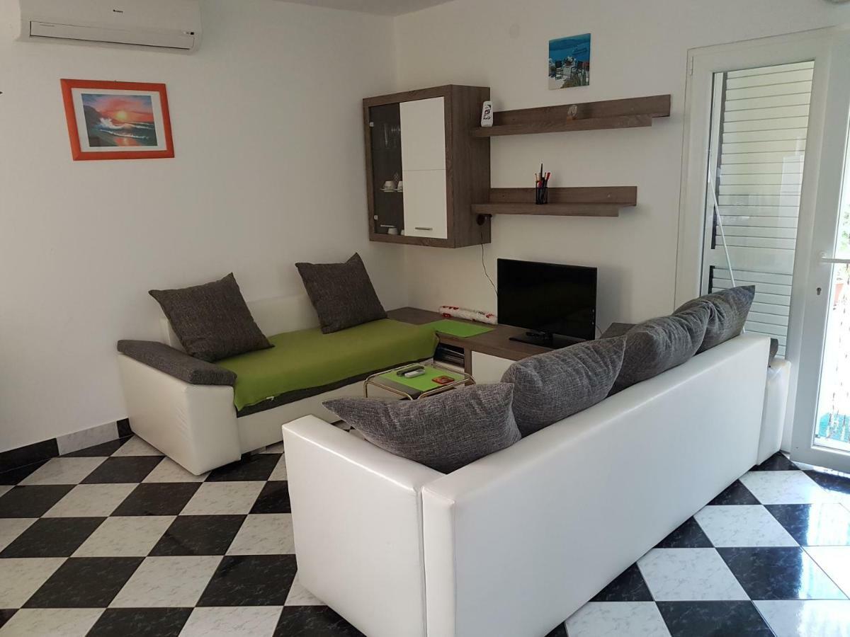 Apartment Mimosa Vir Luaran gambar