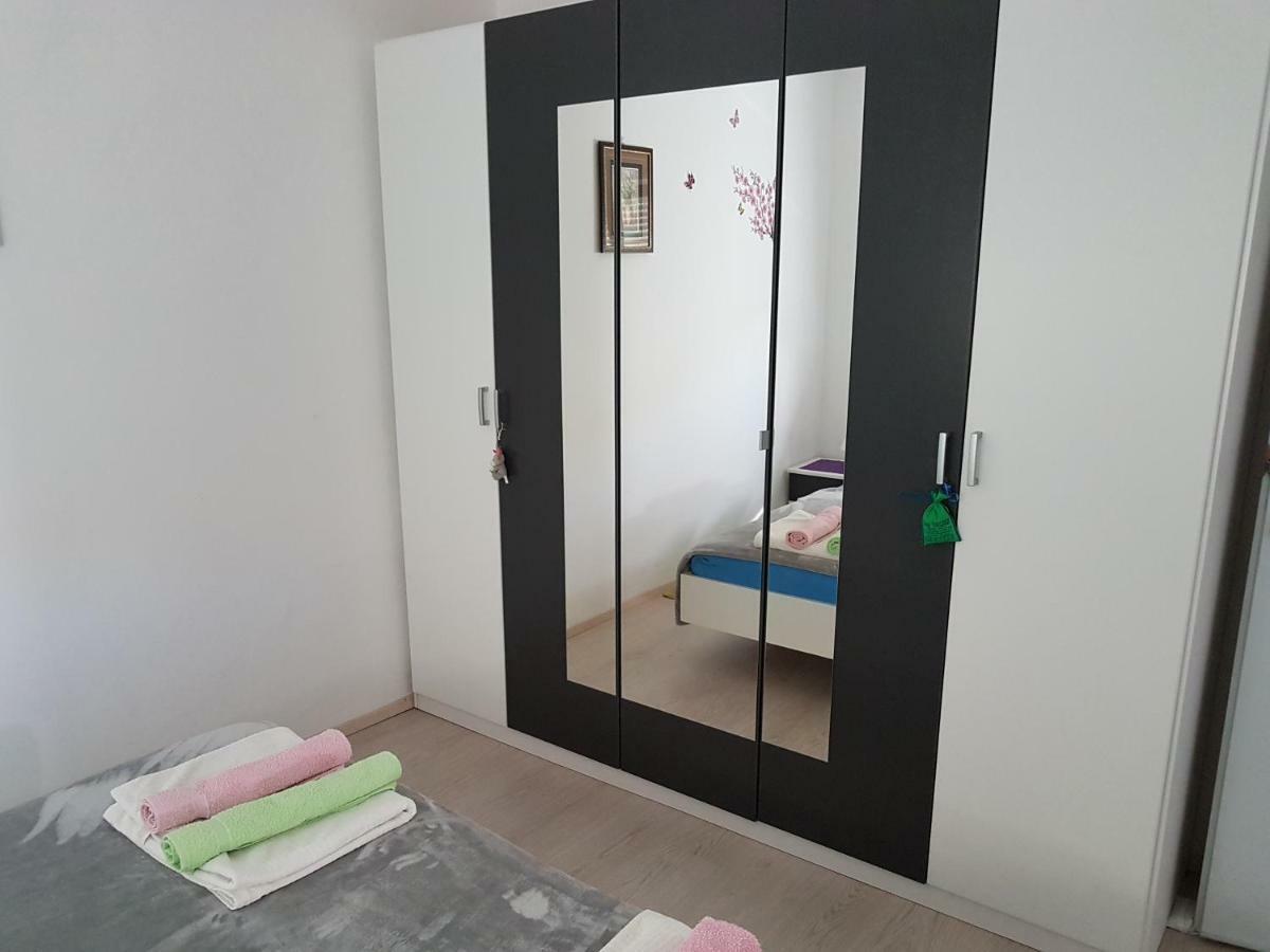Apartment Mimosa Vir Luaran gambar